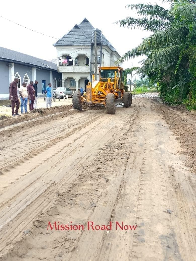 Grading of Earth Road Across Communities